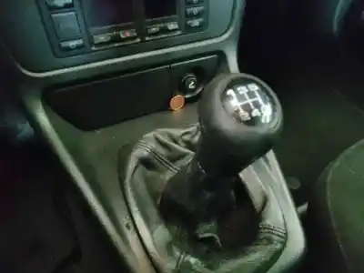 Автозапчастина б/у ручка важеля передач для audi a4 avant (b5) 2.4 посилання на oem iam 