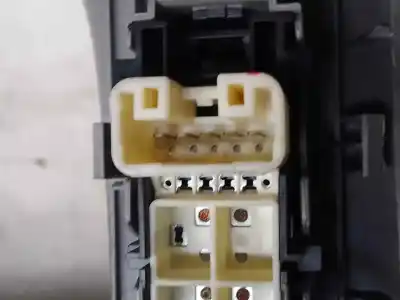 Peça sobressalente para automóvel em segunda mão botão / interruptor elevador vidro dianteiro direito por toyota yaris (ksp9/scp9/nlp9) 1nrfe referências oem iam 742310d090  