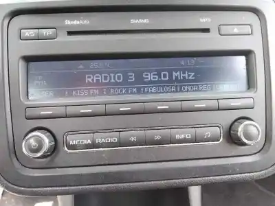 Second-hand car spare part audio system / radio cd for skoda fabia combi (5j5) cayb oem iam references 