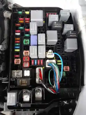 İkinci el araba yedek parçası RÖLE/SIGORTA KUTUSU için TOYOTA AURIS (E18)  OEM IAM referansları   