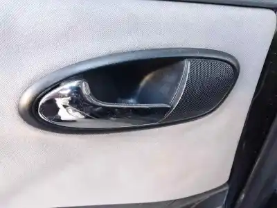 Tweedehands auto-onderdeel binnenhandgreep links achter voor seat leon (1p1) 1.9 tdi oem iam-referenties 