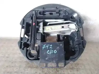 Pièce détachée automobile d'occasion CRIC HYDRAULIQUE pour RENAULT CLIO III  Références OEM IAM 8200242037  
