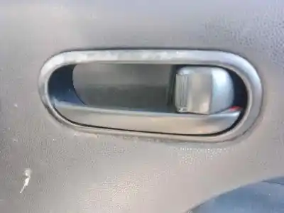 Peça sobressalente para automóvel em segunda mão puxador interior dianteiro direito por mazda 2 berlina (de) f6jc referências oem iam 