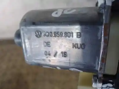Recambio de automóvil de segunda mano de motor elevalunas delantero derecho para volkswagen golf sportsvan vii (am1) (12.2013) crl referencias oem iam 5q0959801b  