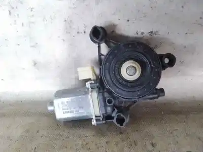 Recambio de automóvil de segunda mano de motor elevalunas delantero derecho para volkswagen golf sportsvan vii (am1) (12.2013) crl referencias oem iam 5q0959801b  