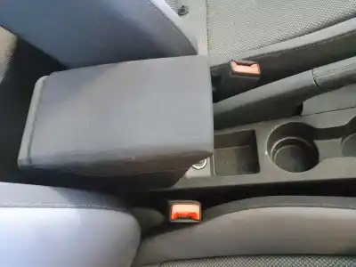 Автозапчастина б/у ЦЕНТРАЛЬНИЙ ПОДЛОКНИК для SEAT ARONA (KJ7, KJP)  Посилання на OEM IAM   