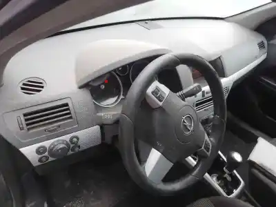 Автозапчастина б/у панель приладів для opel astra h sedán (a04) 1.7 cdti (l69) посилання на oem iam 