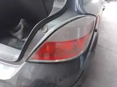 Автозапчастина б/у правий ліхтар для opel astra h sedán (a04) 1.7 cdti (l69) посилання на oem iam 