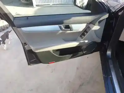 Автозапчасти б/у ОБИВКА ЛЕВОЙ ПЕРЕДНЕЙ ДВЕРИ за MERCEDES-BENZ CLASE C (W204) C 200 KOMPRESSOR (204.041) ссылки OEM IAM   