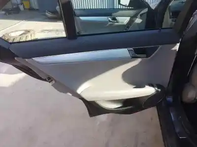 Автозапчасти б/у ОБИВКА ЗАДНЕЙ ЛЕВОЙ ДВЕРИ за MERCEDES-BENZ CLASE C (W204) C 200 KOMPRESSOR (204.041) ссылки OEM IAM   