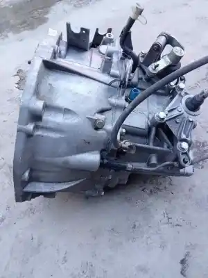 Second-hand car spare part gearbox for renault megane ii sedán (lm0/1_) 1.9 dci (lm0g, lm1g, lm2c) oem iam references 8200361232  