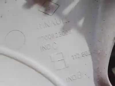 Pièce détachée automobile d'occasion capuchons de moyeux pour renault kangoo i (f/kc0) f8q630 références oem iam 7700823003   Pièce détachée automobile d'occasion capuchons de moyeux pour renault kangoo i (f/kc0) f8q630 références oem iam 7700823003