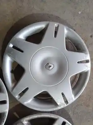 Pièce détachée automobile d'occasion capuchons de moyeux pour renault kangoo i (f/kc0) f8q630 références oem iam 7700823003   Pièce détachée automobile d'occasion capuchons de moyeux pour renault kangoo i (f/kc0) f8q630 références oem iam 7700823003