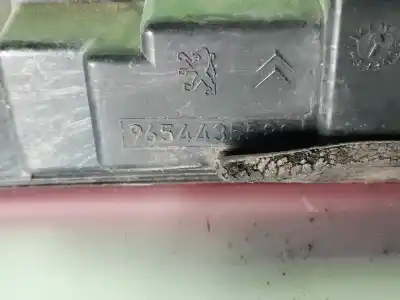 Peça sobressalente para automóvel em segunda mão farolim de travão central por citroen c4 picasso i monospace (ud_) 2.0 hdi 138 referências oem iam 9654435580  