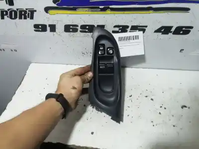 Recambio de automóvil de segunda mano de Mando Elevalunas Delantero Izquierdo para NISSAN ALMERA (N16/E) Acenta referencias OEM IAM   