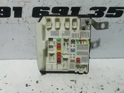 Second-hand car spare part fuse box unit for renault kangoo authentique oem iam references 8201044237  