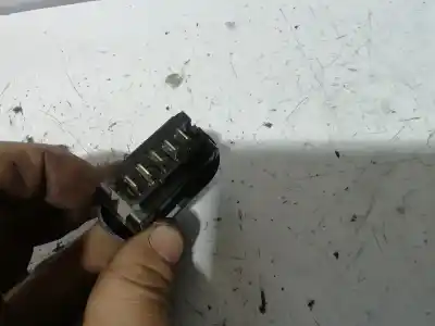 Second-hand car spare part right front power window switch for dacia logan mcv ambiance oem iam references   