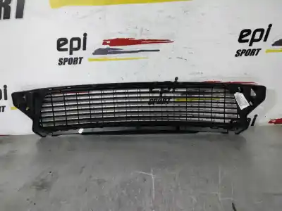 Second-hand car spare part central bumper grille for dacia duster laureate 4x2 oem iam references 622540008r  
