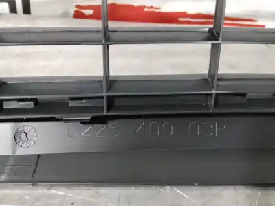 Second-hand car spare part central bumper grille for dacia duster laureate 4x2 oem iam references 622540008r  