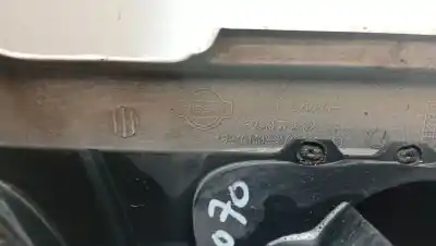 Автозапчастина б/у передня решіта для nissan terrano ii (r20) 2.7 tdi 4wd посилання на oem iam 623107f  