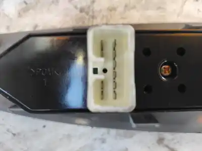 Second-hand car spare part RIGHT FRONT POWER WINDOW SWITCH for KIA MAGENTIS  OEM IAM references 93575-2G100S8  