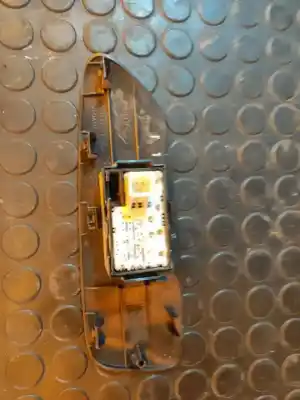 Peça sobressalente para automóvel em segunda mão botão / interruptor elevador vidro dianteiro direito por toyota auris active referências oem iam 74231-02530