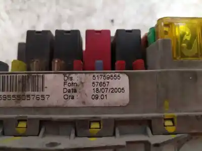 Pezzo di ricambio per auto di seconda mano scatola relè/fusibili per fiat stilo (192) 1.9 jtd cat riferimenti oem iam 51759555  verificado 30-9-25