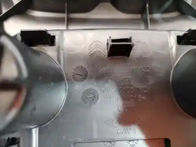 Pezzo di ricambio per auto di seconda mano bracciolo centrale per opel combo cargo (e) edition 102 cv / 75 kw riferimenti oem iam 9816872877  