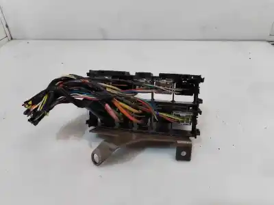 Peça sobressalente para automóvel em segunda mão caixa de fusíveis e relés por renault serie d fg 4x2 crew-cab 209 cv / 154 kw referências oem iam 252309f915