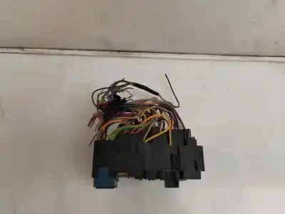 Second-hand car spare part fuse box unit for ford transit courier limited 101 cv / 74 kw oem iam references 098662  