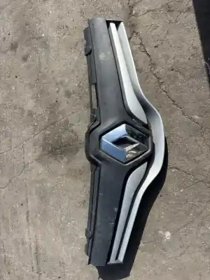 Pezzo di ricambio per auto di seconda mano griglia anteriore per renault kangoo profesional 95 cv / 70 kw riferimenti oem iam 623101381r  
