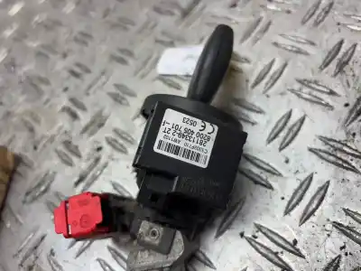 Second-hand car spare part ignition switch for renault kangoo profesional 95 cv / 70 kw oem iam references 8200405701f  