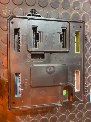 Pezzo di ricambio per auto di seconda mano modulo elettronico per renault scenic iii xmod bose riferimenti oem iam 284b18225r  