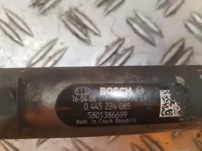 Pezzo di ricambio per auto di seconda mano rampa iniettori per iveco daily furgón fg 33 s ... v batalla 3000 riferimenti oem iam 0445224065  