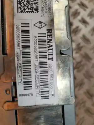 Peça sobressalente para automóvel em segunda mão sistema de áudio / rádio cd por renault scenic ii exception 86 cv / 63 kw referências oem iam 8200562686