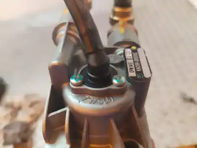 Peça sobressalente para automóvel em segunda mão alavanca de travão de mão por renault serie d fg 4x2 crew-cab 209 cv / 154 kw referências oem iam 757504