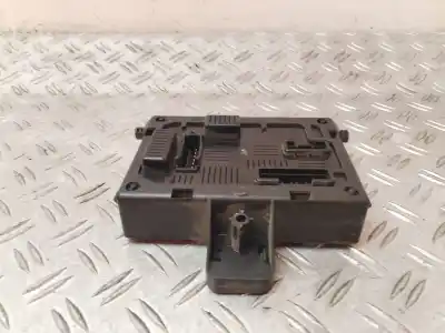 Second-hand car spare part electronic module for renault clio iii authentique oem iam references 8201054128  