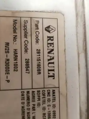 Pezzo di ricambio per auto di seconda mano Impianto Audio / Radio Cd per RENAULT MASTER KOMBI L2H2 3.3T 163 CV / 120 KW Riferimenti OEM IAM 281151808R  