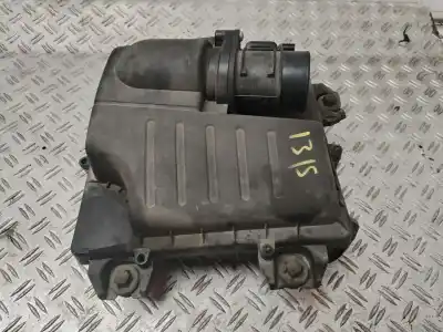 Second-hand car spare part air filter for renault trafic combi (ab 4.01) generation privilege  combi corto oem iam references 8200760899