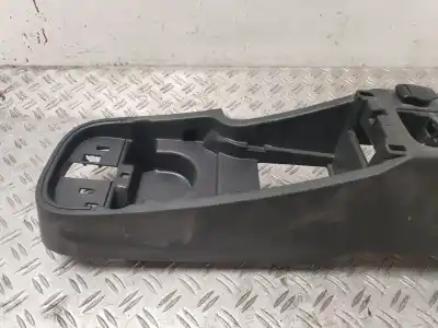 Second-hand car spare part center console for renault kangoo iii authentic 74 cv / 55 kw oem iam references 8200457030  