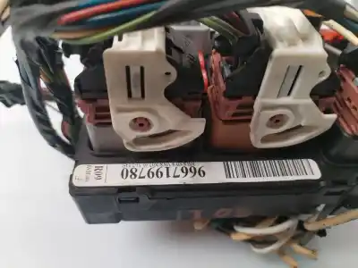 Second-hand car spare part fuse box unit for citroen c3 collection oem iam references 9667199780  verificado 19-11-25