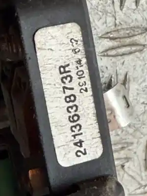 Peça sobressalente para automóvel em segunda mão CAIXA DE FUSÍVEIS E RELÉS por RENAULT KANGOO  Referências OEM IAM 241363873R  