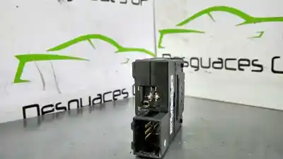 Second-hand car spare part headlights switch for renault clio iii authentique oem iam references 8200379685  