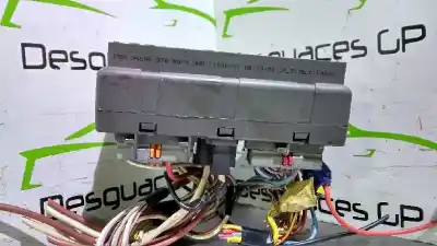 Pièce détachée automobile d'occasion boîtes à fusibles pour peugeot 405 berlina stdt références oem iam 9450537080  
