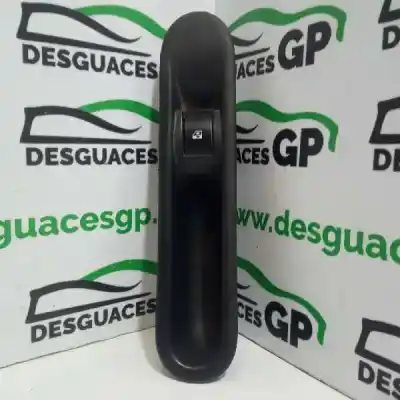 Recambio de automóvil de segunda mano de mando elevalunas trasero derecho para renault espace iv (jk0) dynamique referencias oem iam 8200327947  