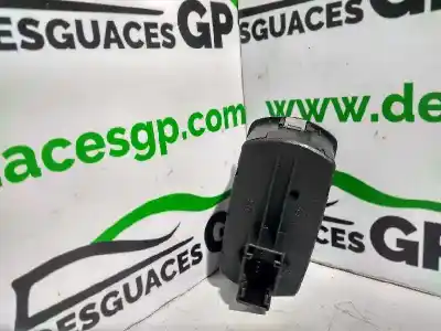 Pezzo di ricambio per auto di seconda mano interruttore alzacristalli anteriore sinistro per opel corsa d ´´111 years´´ riferimenti oem iam 13258521aa  