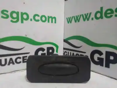 Second-hand car spare part TAILGATE BACK DOOR HANDLE for RENAULT MEGANE II FAMILIAR  OEM IAM references 8200076256  