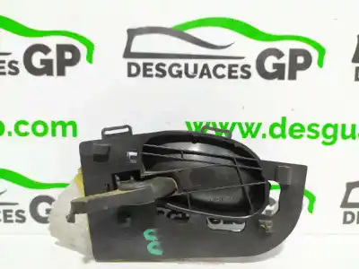 Peça sobressalente para automóvel em segunda mão puxador interior dianteiro direito por peugeot 206 berlina xn referências oem iam 9623698077  