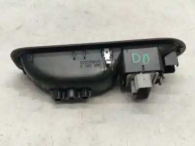 Second-hand car spare part right front power window switch for renault twingo authentique oem iam references 8200356513  