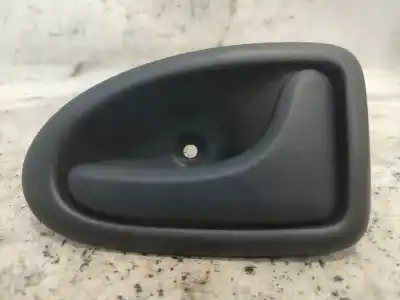 Peça sobressalente para automóvel em segunda mão Puxador Interior Traseiro Direito por RENAULT MEGANE I (BA0/1_) 1.6 16V (BA04, BA0B, BA11, BA1J, BA16, BA19, BA1K, BA1V,... Referências OEM IAM 8200028995  